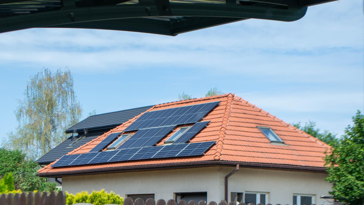 Solceller på koster solceller på taget? - Ekspert Guide